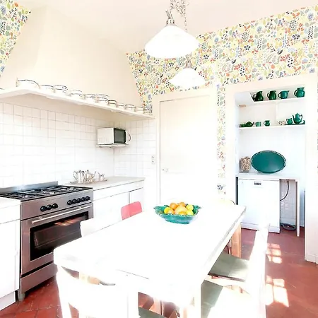 Holiday home Maison De 8 Chambres A Grandcamp Maisy A 100 M De La Plage Avec Vue Sur La Mer Jardin Et Wifi Grandcamp-Maisy